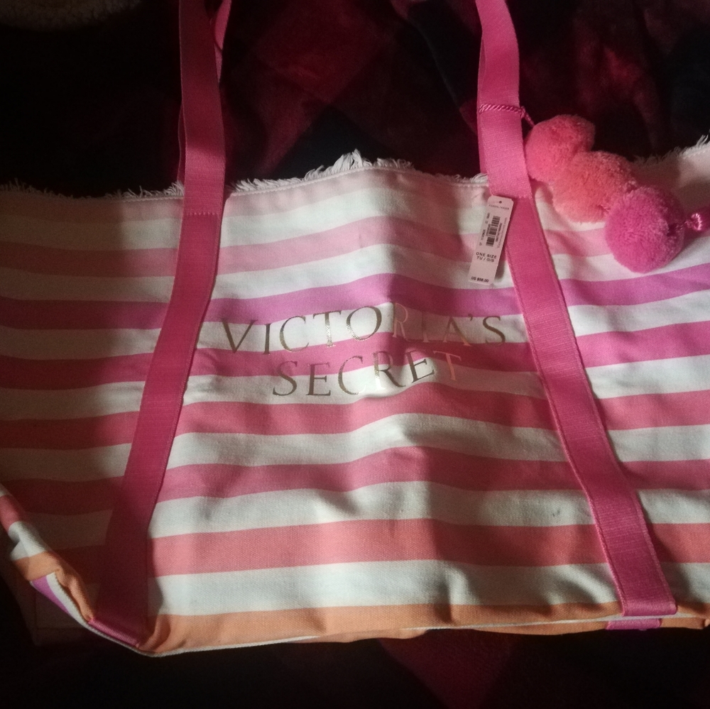 VS pink tote.